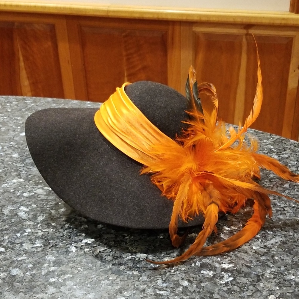 Kentucky Derby Swan Hat